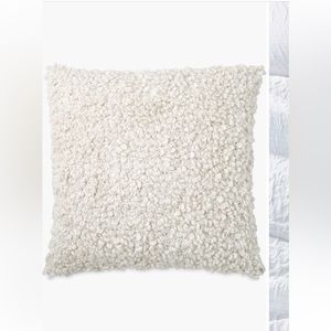 DKNY NEW Pure Looped Decorative pillow